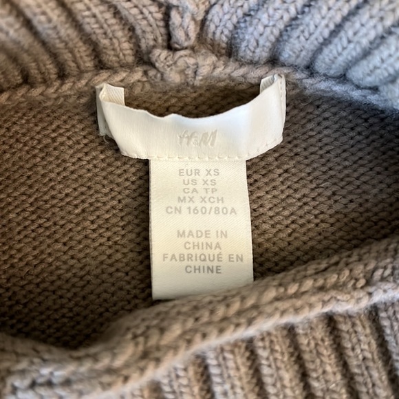 H&M Mock neck Sweater - Picture 3 of 5